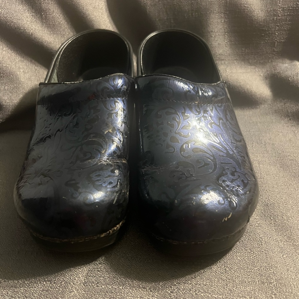 Dansko Women's slip on Clogs size 40 Black